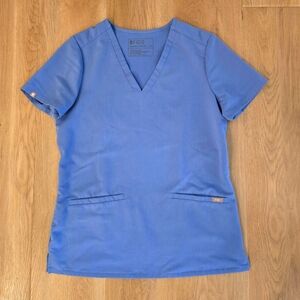 FIGS Casma Three Pocket Scrub Top Womens XS Ceil Blue FW1100 Stretch V Neck